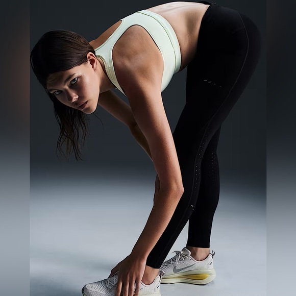 NWT Nike Swift
Women's High-Waisted 7/8 Running Leggings with Pockets Medium ya - Picture 2 of 6